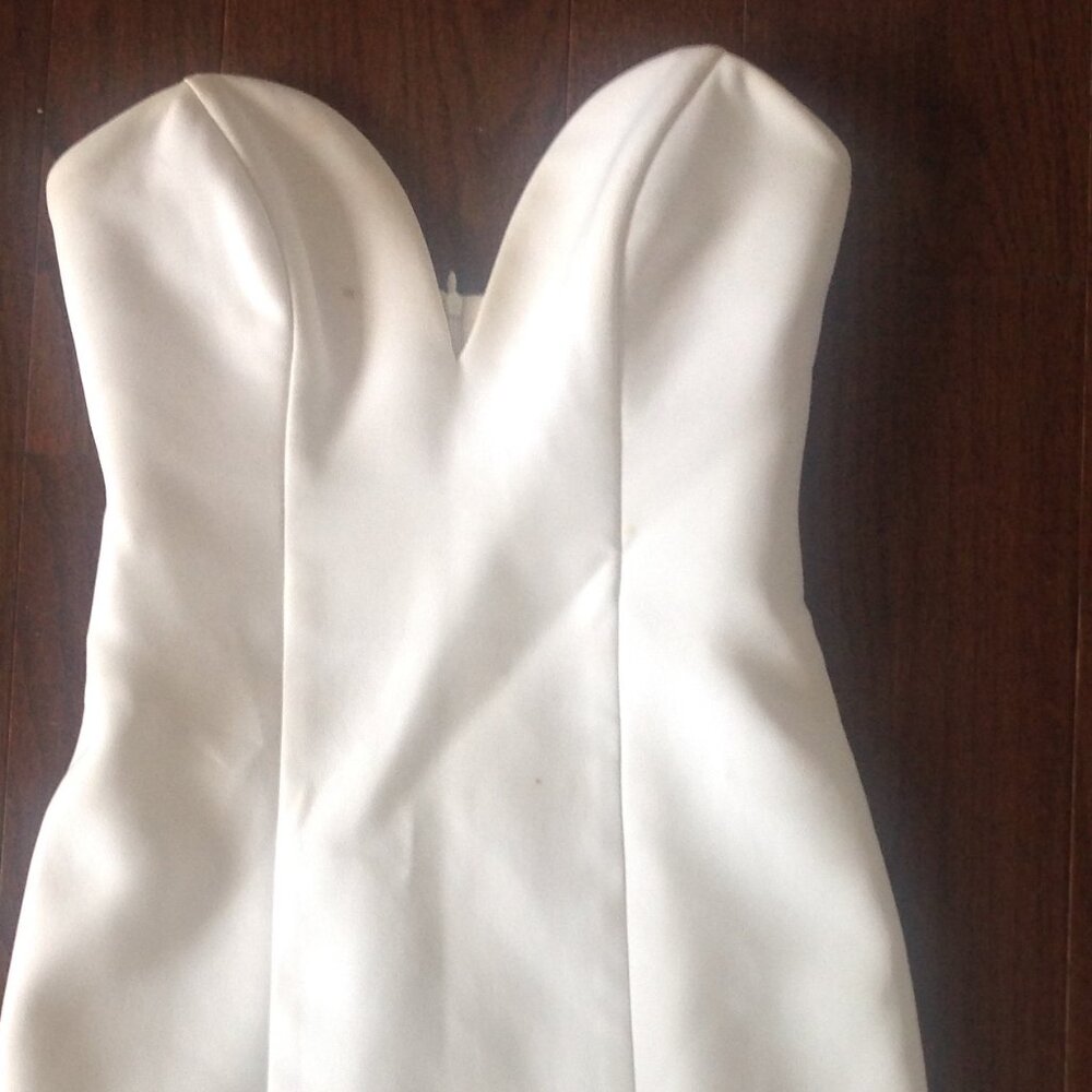 White sweetheart dress
